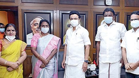 தி.மு.கவில் இணைந்த அதிமுக முன்னாள் எம்.பி, மேயர்... முதலமைச்சரின் சிறப்பான செயல்பாடுகளால் பெருகும் பலம்!