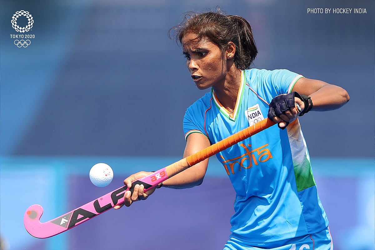"தலித் வீராங்கனைகளாலேயே இந்தியா தோற்றது” - சாதி வெறியால் வந்தனாவின் குடும்பத்தை இழிவுசெய்த இளைஞர்கள்!