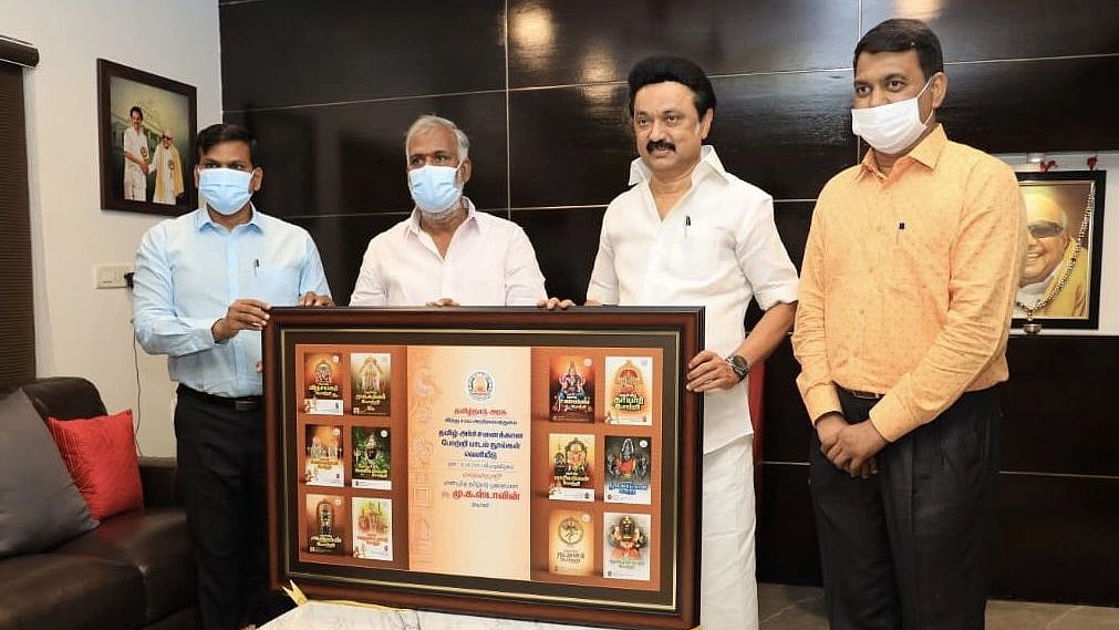 “எங்கும் தமிழ், எதிலும் தமிழ்” : 12 இறைவன் போற்றி பாடல் நூல்களை வெளியிட்டார் முதலமைச்சர் மு.க.ஸ்டாலின்!