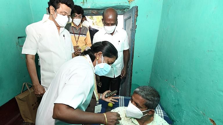 “பத்தே நாளில் ஒரு லட்சம் பயனாளிகள்” : மக்களைத் தேடி மருத்துவம் - முதலமைச்சருக்கு குவியும் பாராட்டு!