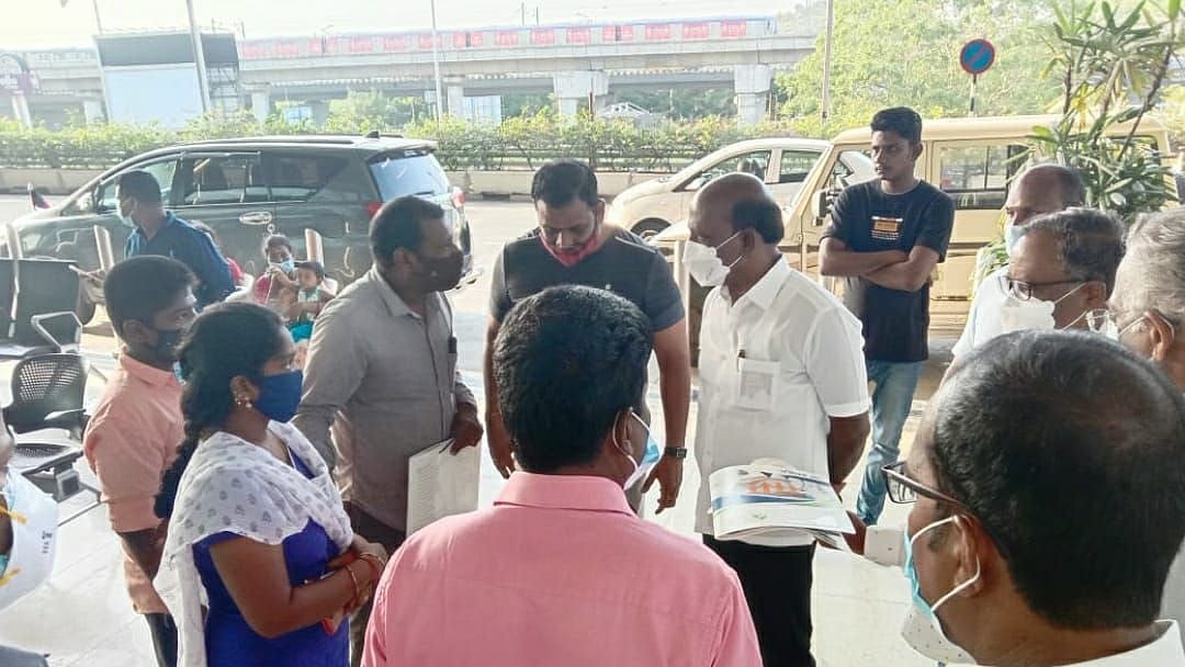 “மகனுடன் கலங்கி நின்ற பெண்; உடனடி உதவி கிடைக்கச் செய்த  அமைச்சர் மா.சுப்பிரமணியன்” : குவியும் பாராட்டு !