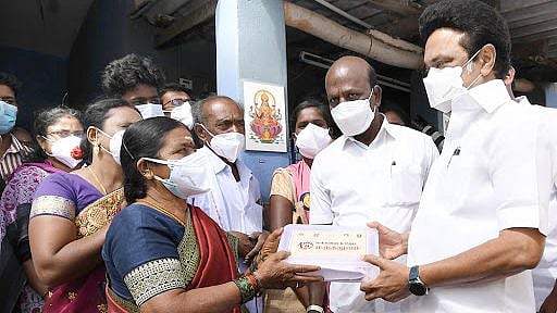 “பத்தே நாளில் ஒரு லட்சம் பயனாளிகள்” : மக்களைத் தேடி மருத்துவம் - முதலமைச்சருக்கு குவியும் பாராட்டு!