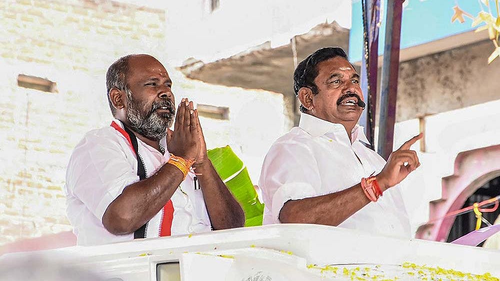 அதிமுக முன்னாள் அமைச்சர்கள் மீது வரிசை கட்டும் புகார்கள் : அடுத்து விஜயபாஸ்கரா? தங்கமணியா? உதயகுமாரா?