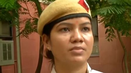 Facebook-ல் பழகி பாலியல் குற்றவாளியை ‘பொறி’ வைத்துப் பிடித்த பெண் போலிஸ்.. குவியும் பாராட்டு!