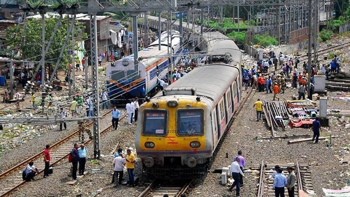 அதிகரிக்கும் கொரோனா பரவல்.. தடுப்பூசி செலுத்தினால் மட்டுமே ரயிலில் பயணிக்க முடியும் : எங்குத் தெரியுமா?