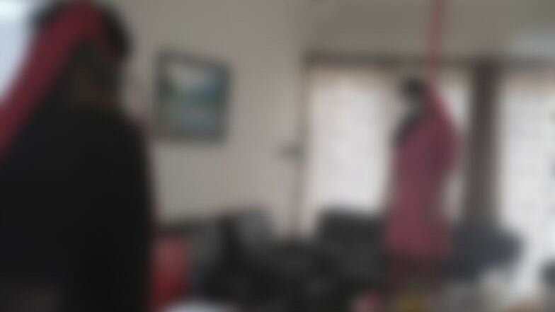 கொரோனா பாசிட்டிவ் வந்ததால் மன உளைச்சல்: தூக்கில் தொங்கிய தம்பதி - மங்களூருவில் பரிதாபம்!