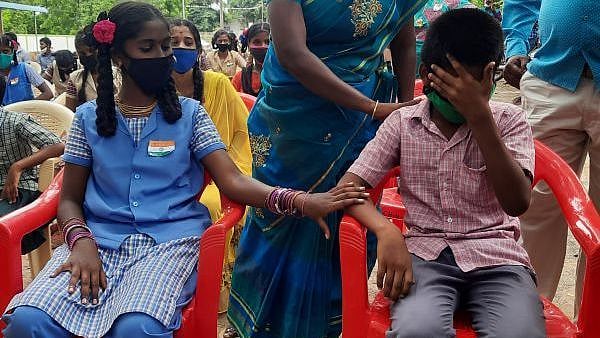 “தேம்பித் தேம்பி அழுத சிறுவன்” : ஆதரவற்றோர் இல்லத்தில் நெகிழ்ச்சி சம்பவம்!