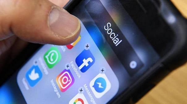 Facebook-ல் பழகி பாலியல் குற்றவாளியை ‘பொறி’ வைத்துப் பிடித்த பெண் போலிஸ்.. குவியும் பாராட்டு!