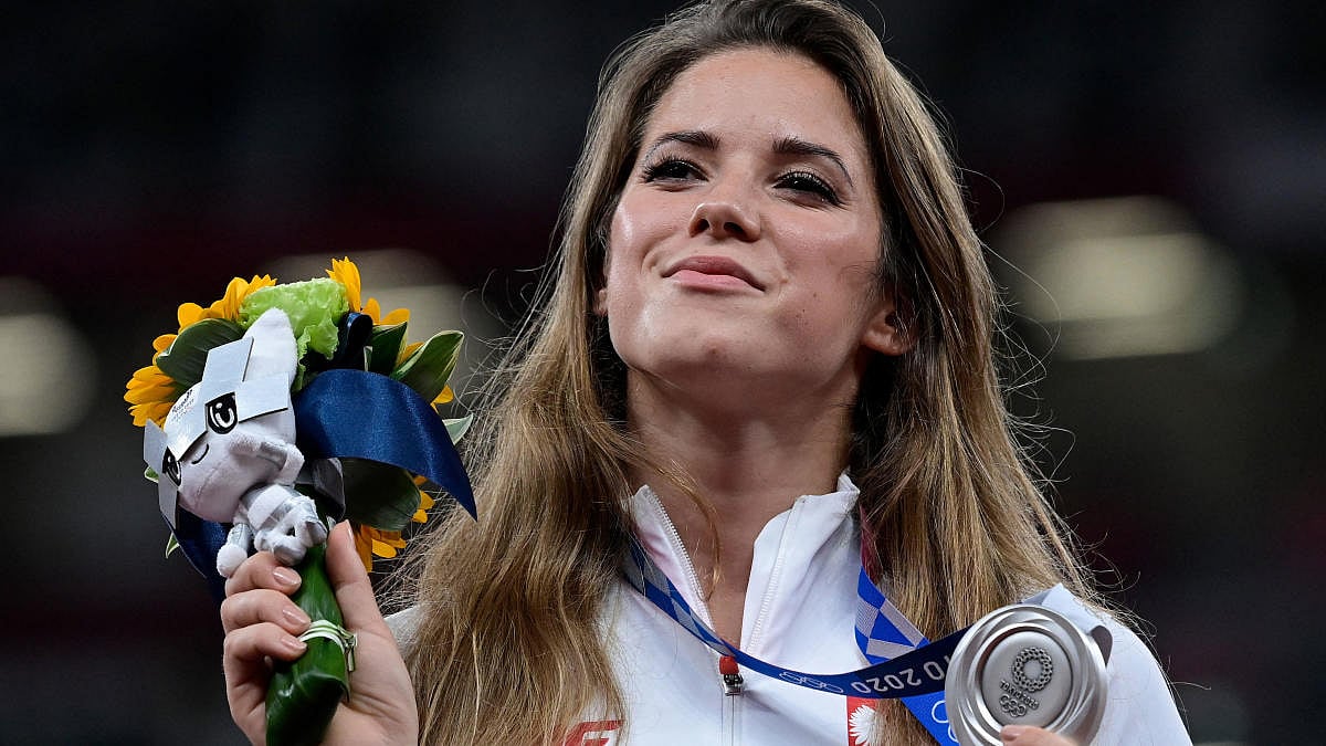 “பதக்கத்தை விட குழந்தையின் உயிரே முக்கியம்”: ஒலிம்பிக் பதக்கத்தை ஏலம் விட்ட போலந்து வீராங்கனை நெகிழ்ச்சி!