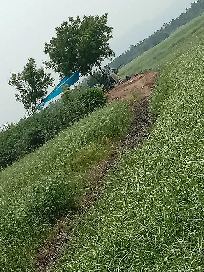 ஒரே நாளில் மயானப்பாதை ஆக்கிரமிப்புகள் அகற்றம்... போராடி உயிரிழந்தவருக்கு மாவட்ட ஆட்சியரால் கிடைத்த நீதி!