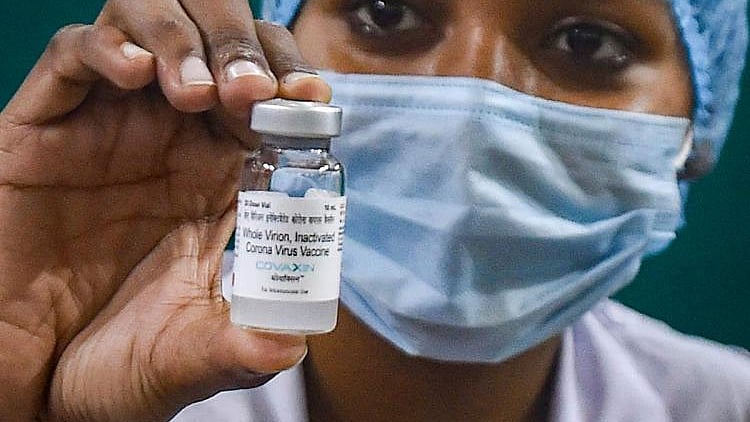 “கோவாக்சின் திடீர் பற்றாக்குறைக்கு இதுதான் காரணம்” : போட்டு உடைத்த டாக்டர் அரோரா!