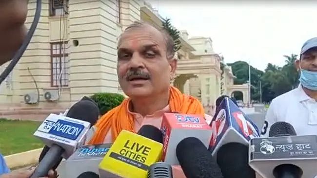 “பெட்ரோல் விலை உயர்வை எதிர்த்து பேசுவோர் ஆப்கானுக்கு செல்லலாம்” : பா.ஜ.க எம்.எல்.ஏ சர்ச்சை பேச்சு!