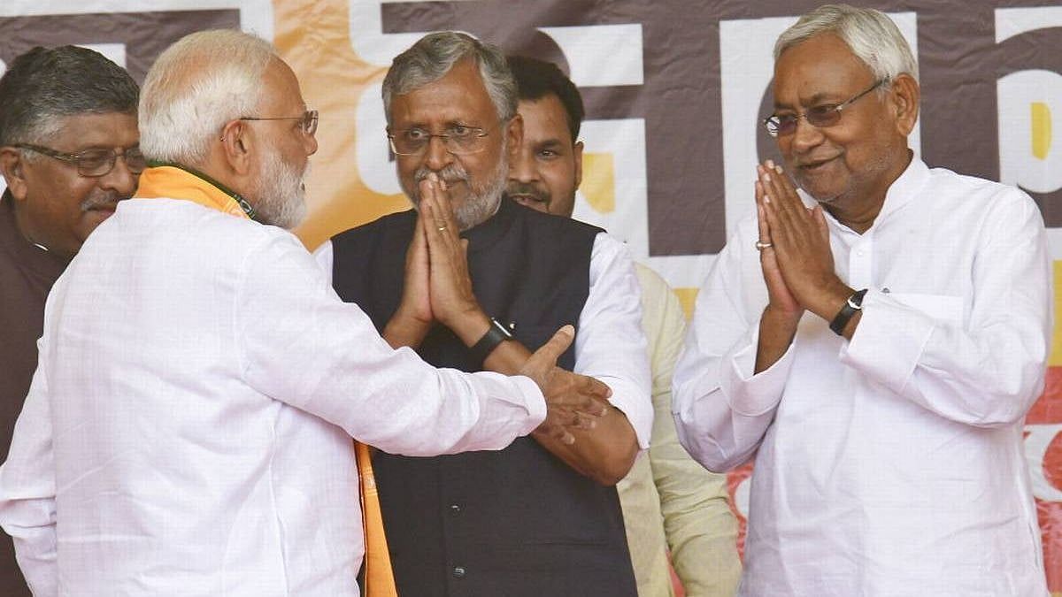 ஒட்டுக்கேட்பு விவகாரம் : போர்க்கொடி தூக்கும் முதல்வர் நிதிஷ்குமார் - பீகாரில் கவிழும்  பா.ஜ.க கூட்டணி ?