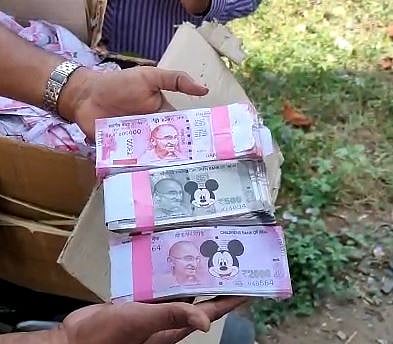 ரயில் பாதையோரம் கத்தை கத்தையாக ₹2000 நோட்டுகள்; விசாரிக்கச் சென்ற போலிஸாருக்கு காத்திருந்த அதிர்ச்சி!