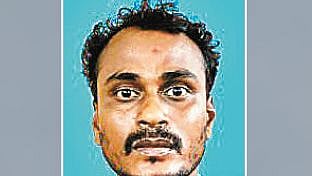 பெண் பெயரில் Fake ID: வாட்ஸ் அப்பில் ஆபாச பேச்சில் ஈடுபட்ட வாலிபர் - போலிஸில் சிக்கியது எப்படி?