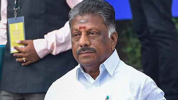 “அத்தனை புகார்கள் வந்தும் அதே நிறுவனத்துக்கு டெண்டர் வழங்கியது ஏன்?” : வலுவாக சிக்கிக்கொண்ட ஓ.பி.எஸ்!