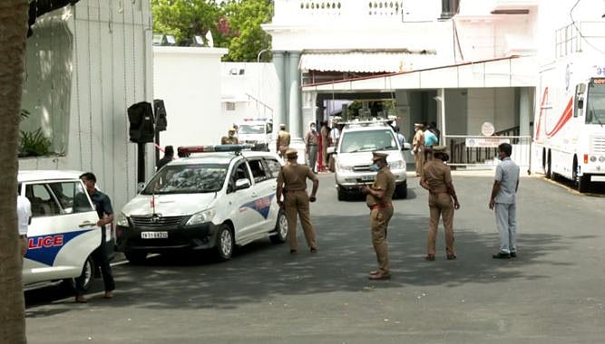 ”சட்டமன்ற நூற்றாண்டு விழா; வண்ண விளக்குகளால் ஜொலிக்கும் கோட்டை” : 5 அடுக்கு போலிஸ் பாதுகாப்பு குவிப்பு!