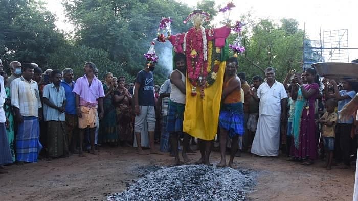 "இதுதான் தமிழ்நாடு” : 300 ஆண்டுகளாக மொகரம் கொண்டாடும் இந்துக்கள் - மத நல்லிணக்கத்திற்கு உதாரணமான கிராமம்!