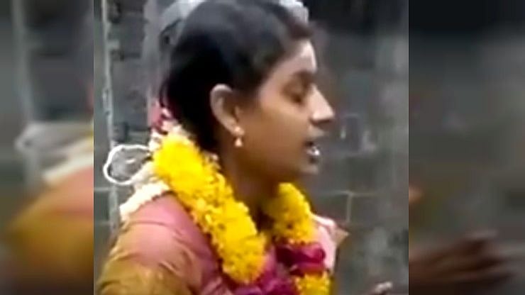 தமிழ்நாடு அரசால் நியமிக்கப்பட்ட முதல் பெண் ஓதுவார் : சுஹாஞ்சனாவுக்கு குவியும் பாராட்டுகள்!