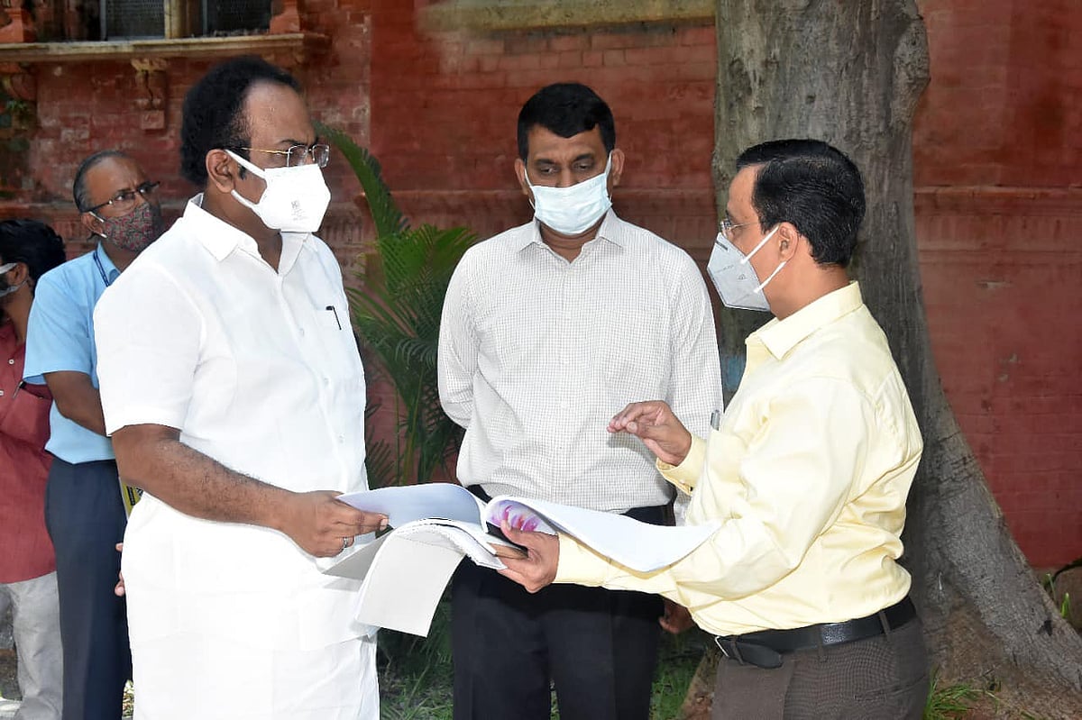 ஃபேஸ்புக்கில் வந்த தகவல்.. நேரில் ஆய்வு மேற்கொண்டு உடனடி நடவடிக்கை மேற்கொண்ட அமைச்சர் தங்கம் தென்னரசு!