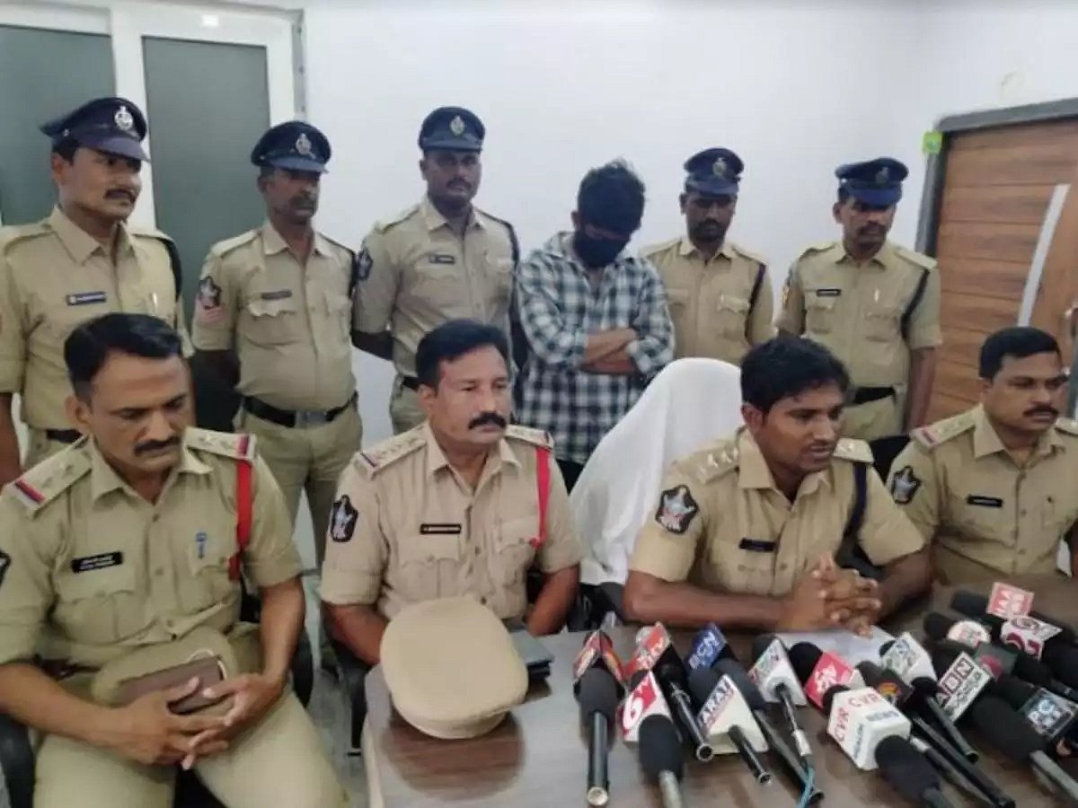 300 பெண்களிடம் ஆபாச வீடியோவை வெளியிடுவதாக மிரட்டி பணம் பறிப்பு: Fackebook-ல் காதல் வலை வீசிய இளைஞர் கைது!