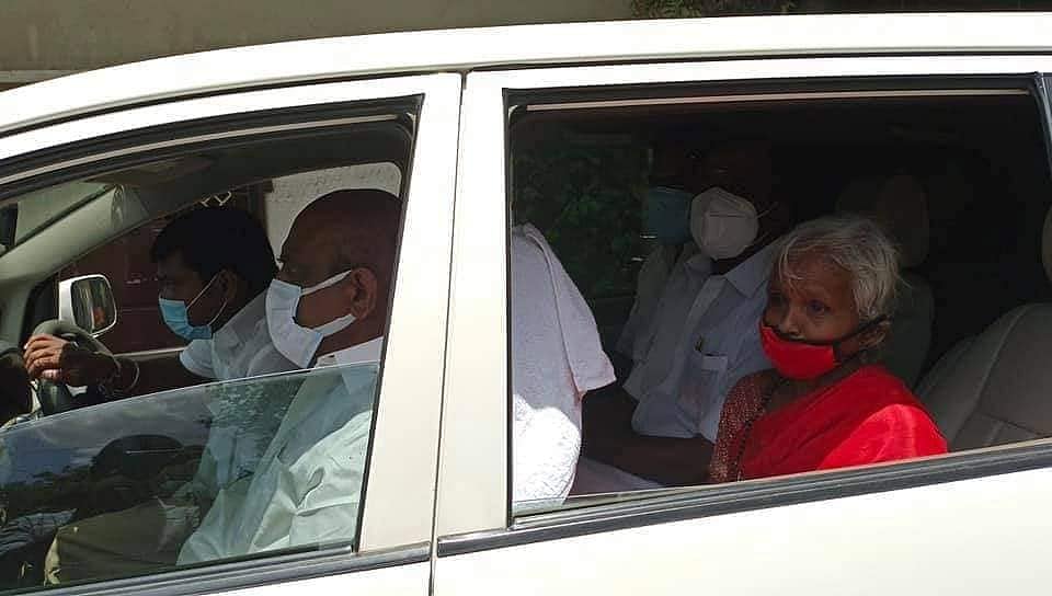 ரேசன் பொருட்கள் இல்லாமல் பரிதவித்த மூதாட்டி; உரிமையை பெற்றுத்தந்த DMK MLA; திருப்பூரில் நடந்த நெகிழ்ச்சி!