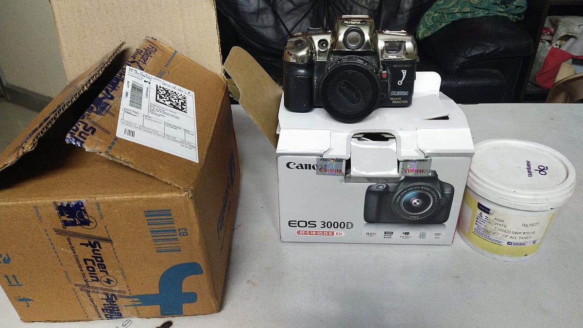 “கேமிராவுக்கு ஆர்டர் செய்தால்... பார்சலில் வந்தது என்ன தெரியுமா?'' : ஆடி ஆஃபரில் காத்திருந்த அதிர்ச்சி!