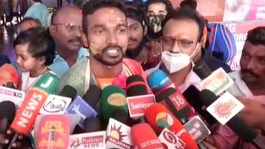 ஒலிம்பிக் களமே வேறு; அது போன்ற களமும் பயிற்சியும் இங்கு அதிகம் தேவை - தடகள வீரர் ஆரோக்கிய ராஜிவ் பேட்டி!