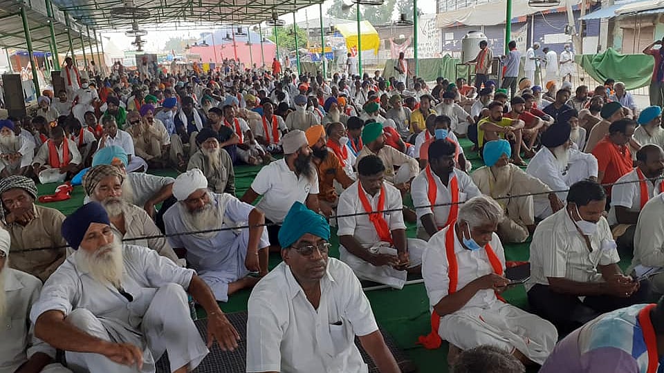 மோடி அரசுக்கு எதிராக... வரலாற்றில் கண்டிராத வகையில் தொடர் போராட்டத்தை மேற்கொள்ளும் விவசாயிகள்!