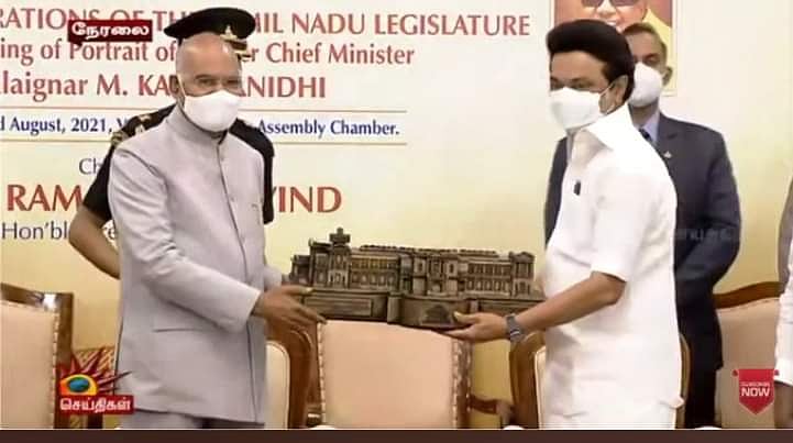 குடியரசு தலைவருக்கு பரிசாக வழங்கிய நூல்கள் இவைதான்... புத்தகங்களால் பாடமெடுக்கும் முதல்வர் மு.க.ஸ்டாலின்!