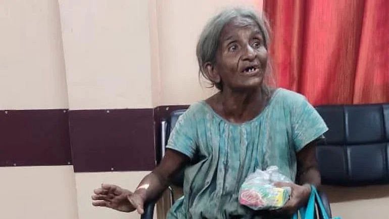 சாலையோரம் வசிக்கும் முன்னாள் முதலமைச்சரின் உறவினர்... “VIP அந்தஸ்து வேண்டாம்” என உருக்கம்!