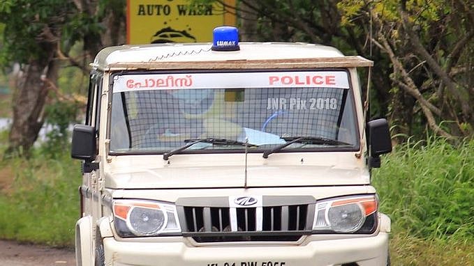 "ஜெயிலுக்கு போனா 3 வேளையும் சாப்பாடு கிடைக்கும்ல.. அதான்" : போலிஸாருக்கு ‘கிலி’ ஏற்படுத்திய கேரள இளைஞர்!