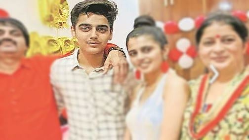 “அம்மா, அப்பா, தங்கை, பாட்டி என குடும்பத்தையே சுட்டுக் கொன்றது ஏன்?” - மாணவனால் அதிர்ச்சியடைந்த போலிஸார்!