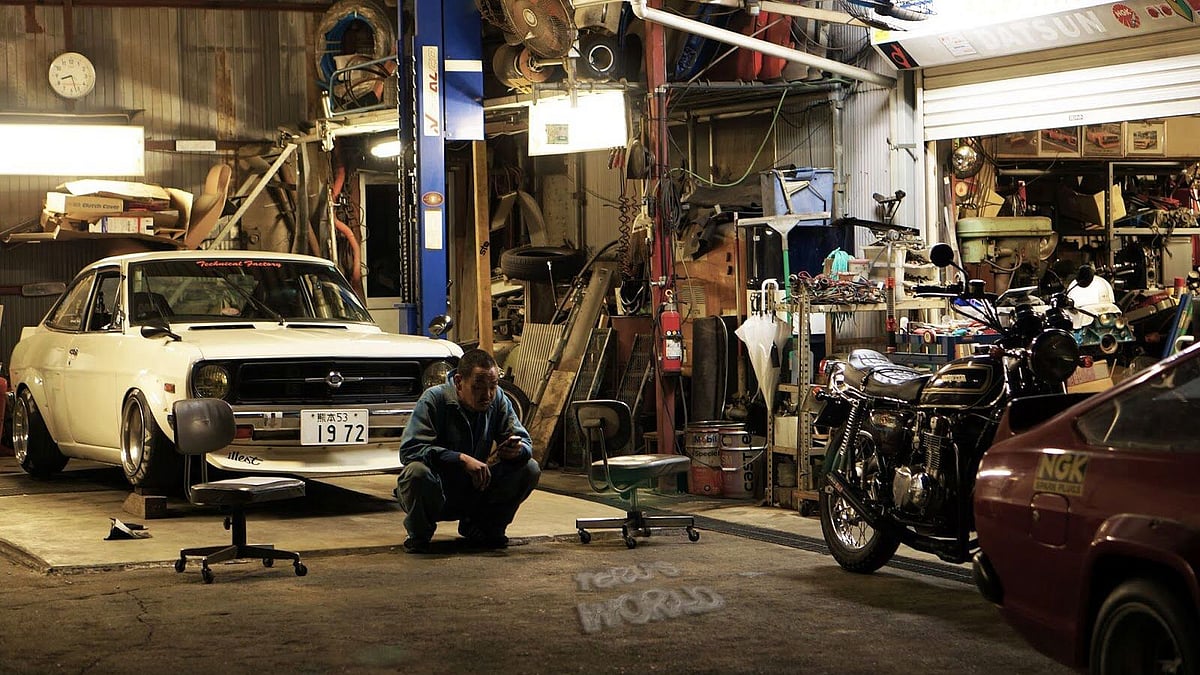 சாலையில் வீசப்பட்ட பெண் சடலம் வழக்கில் திடீர் திருப்பம்: குற்றவாளியைக் காட்டிக் கொடுத்த மெக்கானிக் ஷெட் !