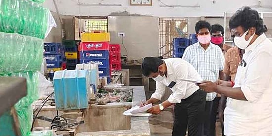 தேதி அச்சிடாமல் குளிர்பானம் தயாரிப்பு.. 3,000 லிட்டர் குளிர்பானங்கள் பறிமுதல் - சோதனையில் பகீர் சம்பவம்!