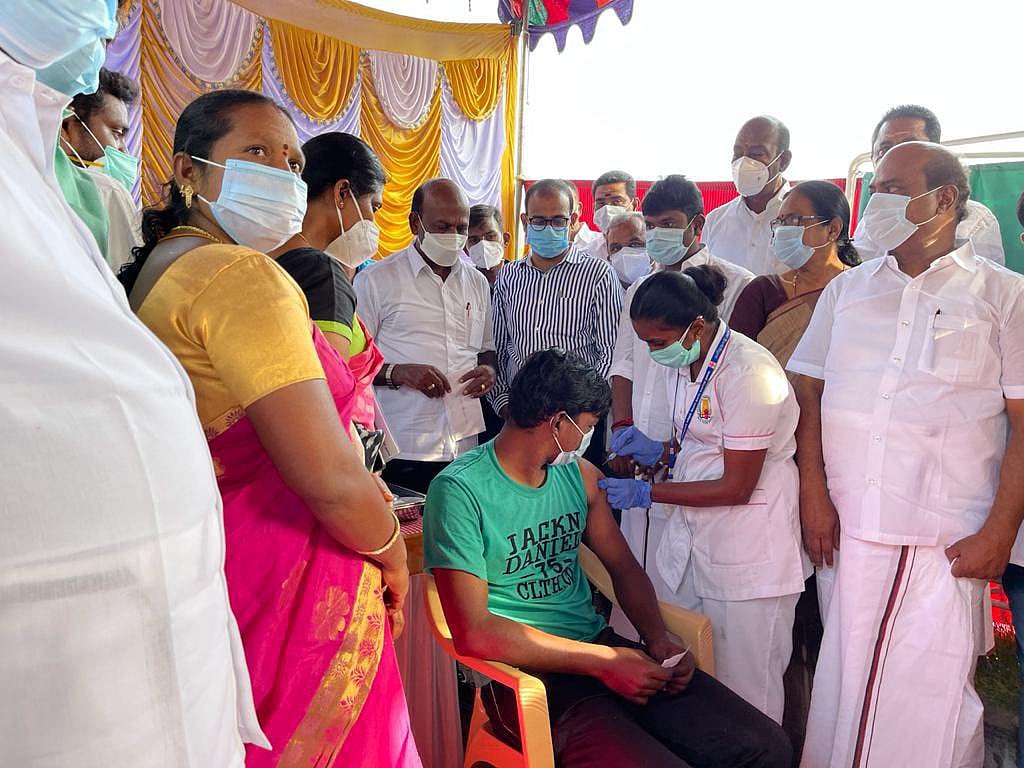 2வது மெகா தடுப்பூசி முகாம் தொடக்கம்.. இன்று ஒரே நாளில் 15 லட்சம் பேருக்கு தடுப்பூசி செலுத்த திட்டம்!