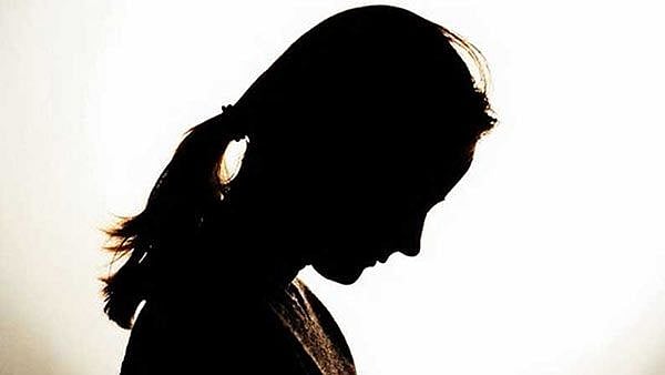 கணவனை இழந்த பெண்ணை பாலியல் தொழிலுக்கு கட்டாயப்படுத்தும் உறவினர்கள் : விசாரணையில் வெளிவந்த ‘பகீர்’ தகவல்!