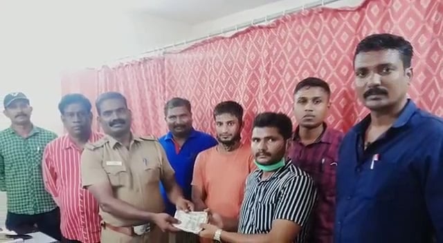 குப்பையில் வீசப்பட்ட ரூ.90,000.. ஆட்டோவில் தவறவிட்ட பணத்தை 3 மணி நேரத்தில் மீட்ட போலிஸார் - நடந்தது என்ன?