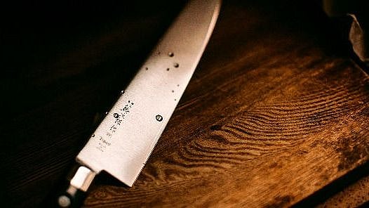 கருத்துவேறுபாடு.. காப்பகத்தில் தங்கிய மனைவி - ஆத்திரத்தில் சரமாரியாக வெட்டிய கணவன்: தேனியில் பயங்கரம்!