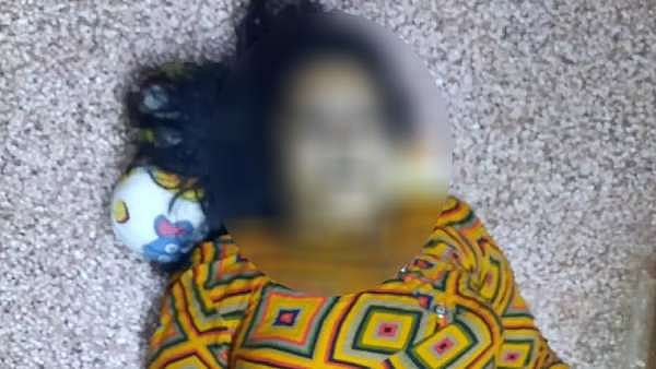 “விழாவிற்கு வந்த உறவினர்கள் 
 ‘புறணி’ பேசியதால் மன உளைச்சல்” : பெண் மருத்துவர் தூக்கிட்டு தற்கொலை!