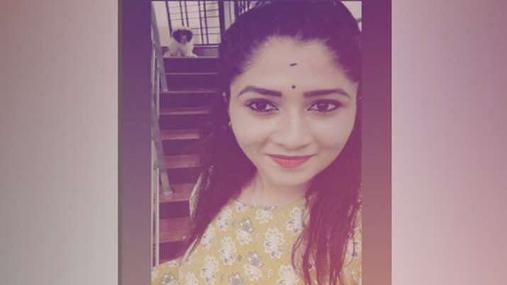 ”என்னால முடியல; லவ் யூ அம்மா, அப்பா” : 5 பக்க கடிதம் எழுதி வைத்து உயிரை விட்ட சீரியல் நடிகை!