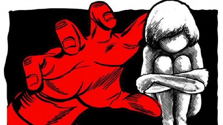 சிறுமிக்கு பாலியல் தொல்லை.. தட்டிக் கேட்ட பெற்றோரிடம் வீடியோ காட்டி மிரட்டியவர் கைது!