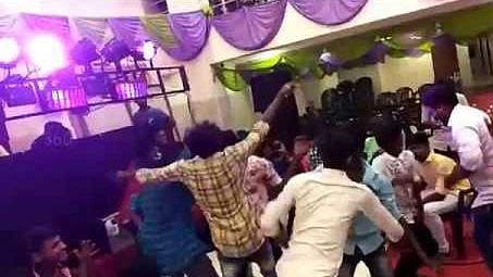 “இடிக்காம ஆடுடா..”: திருமண நிகழ்ச்சியில் போதையில் நடனம் ஆடியபோது ஏற்பட்ட தகராறில் 3 பேருக்கு கத்திகுத்து!