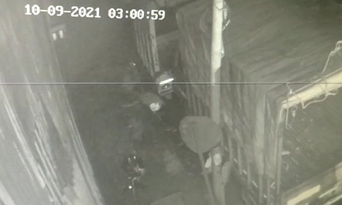 வன்கொடுமை செய்யப்பட்டு தூக்கி வீசப்பட்ட பெண்: 33 மணிநேர போராட்டத்துக்கு பின்  பலி; மும்பையில் கோர நிகழ்வு