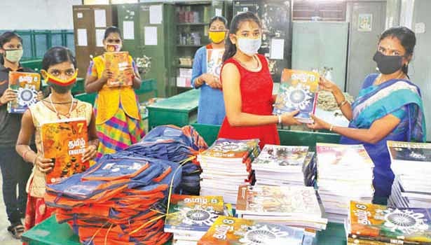 முன்னாள் முதல்வர்கள் படத்தை நீக்க வேண்டாம் என்ற முதலமைச்சர் மு.க.ஸ்டாலினுக்கு உயர் நீதிமன்றம் பாராட்டு!