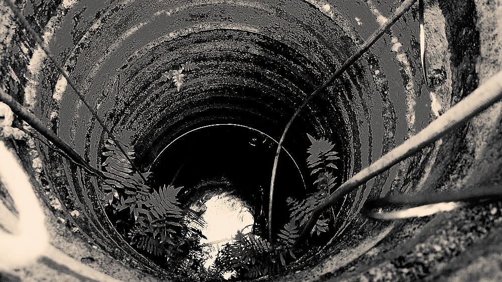 கணவன் இறந்த சோகம்.. மகனை கிணற்றில் வீசிவிட்டு மனைவி எடுத்த விபரீத முடிவு - சோகத்தில் மூழ்கிய கிராமமக்கள்!