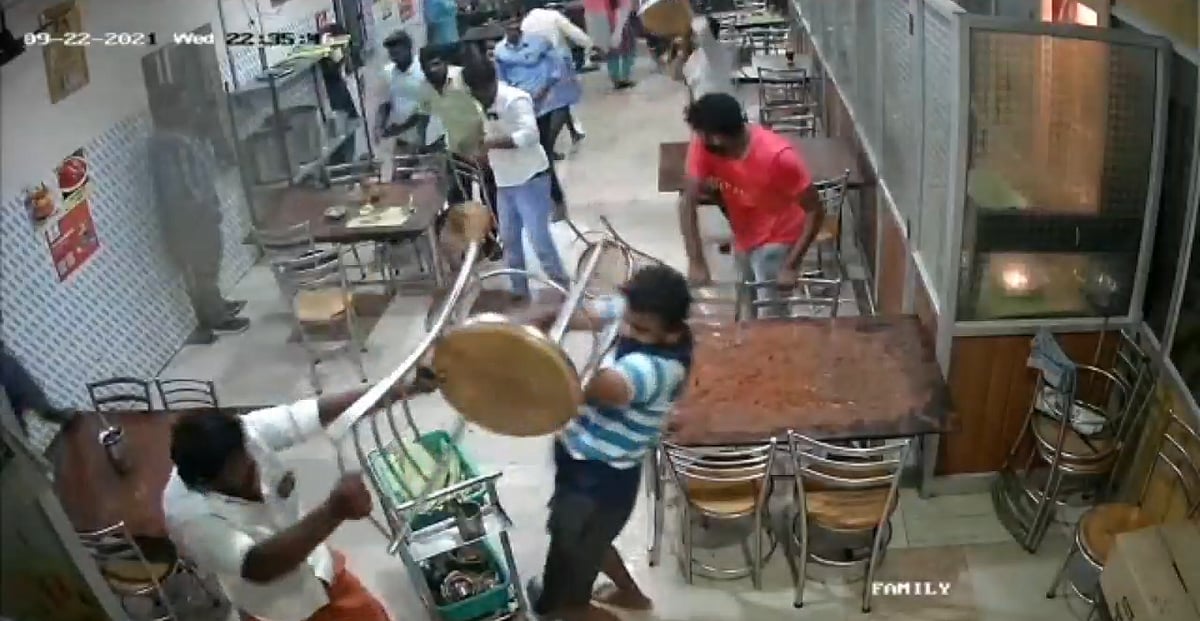 “சிரித்தற்காக இருதரப்புக்கு இடையே மோதல்.. ஹோட்டலில் சாப்பிடும் போது நடந்த கலவரம்” : போலிஸார் விசாரணை!