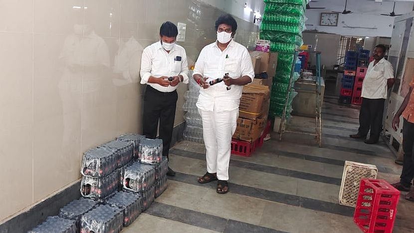 தேதி அச்சிடாமல் குளிர்பானம் தயாரிப்பு.. 3,000 லிட்டர் குளிர்பானங்கள் பறிமுதல் - சோதனையில் பகீர் சம்பவம்!