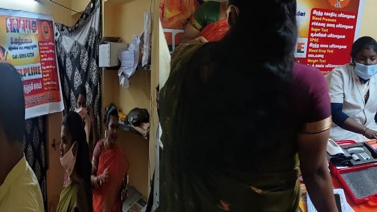 முகாம் இங்க இருக்கு; டாக்டரும்,  கருவிகளும் எங்க இருக்கு? - கேலிக்கூத்தான பாஜகவின் மோடி மருத்துவ முகாம்! 