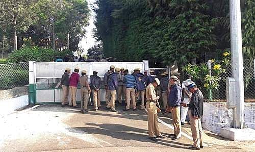 கொடநாடு: Gate-ல் இருந்து நடந்தே சென்று ஆய்வு; தீவிர விசாரணையில் இறங்கிய தனிப்படை -இன்றைய விசாரணை நிலவரம்!